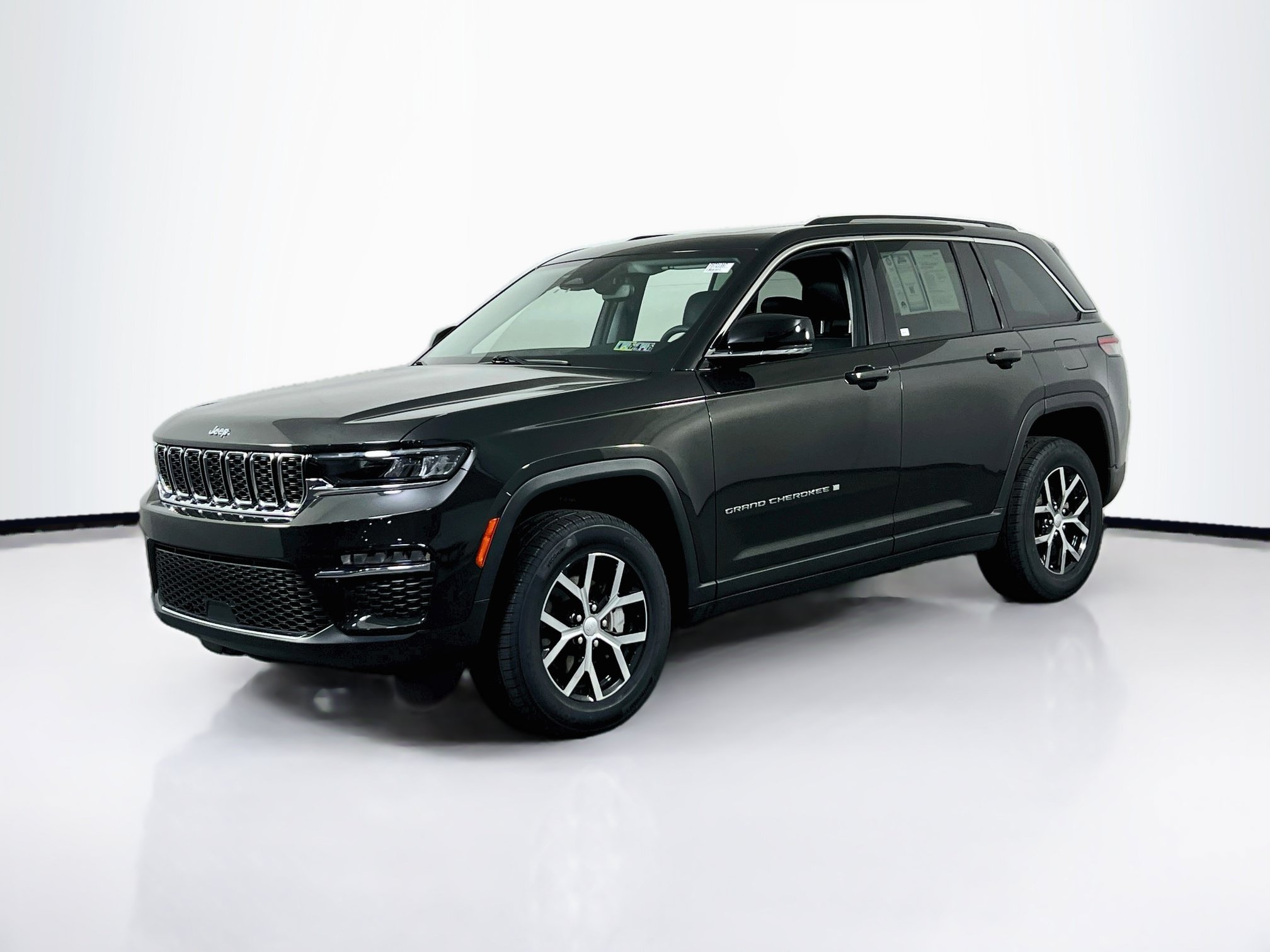 Used 2023 Jeep Grand Cherokee Limited AWD/4WD image 1
