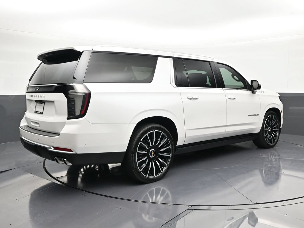 Used 2025 Chevrolet Suburban High Country AWD/4WD image 5