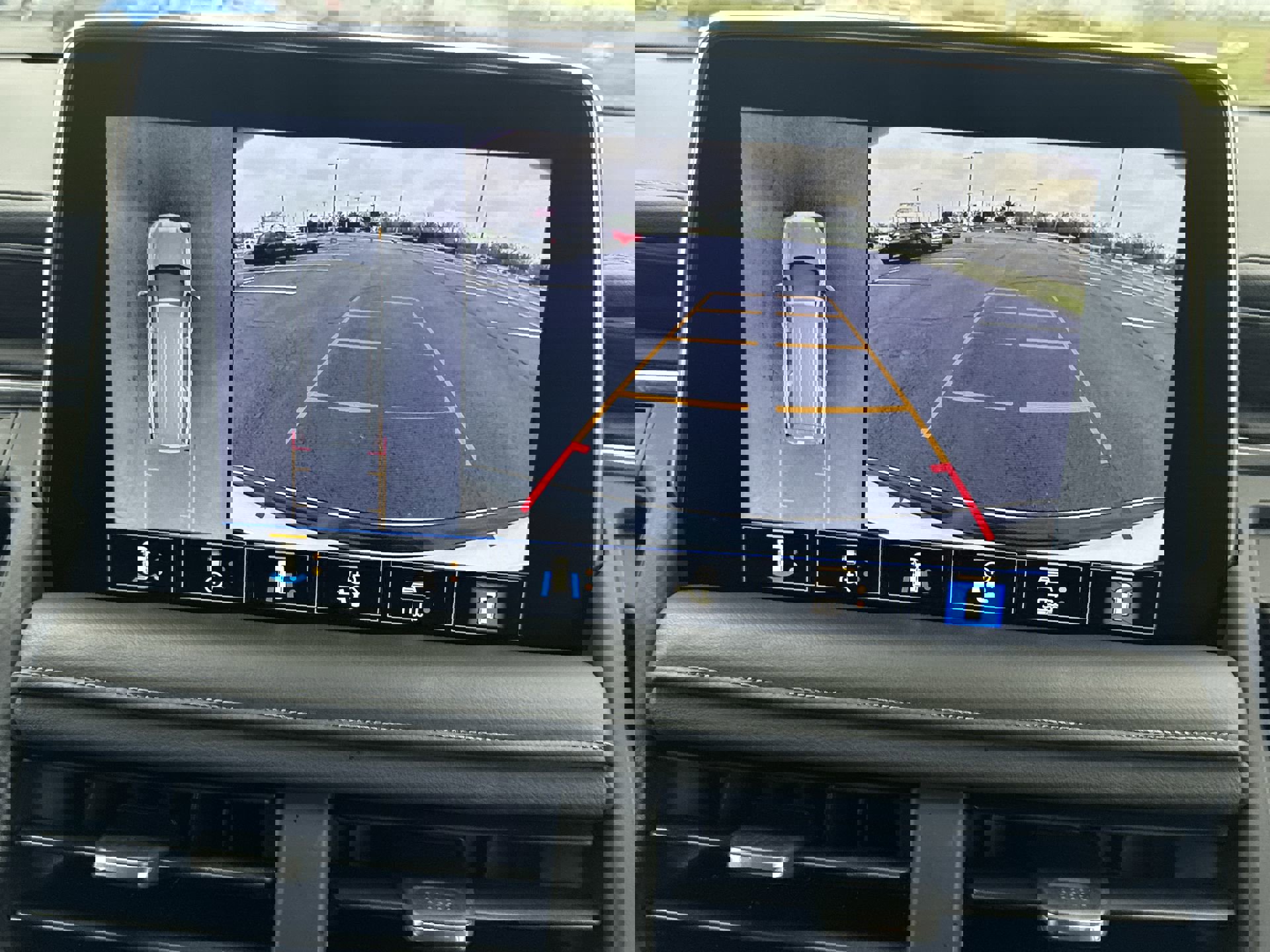 Certified 2021 Chevrolet Tahoe Z71 w/ Luxury Package image 17