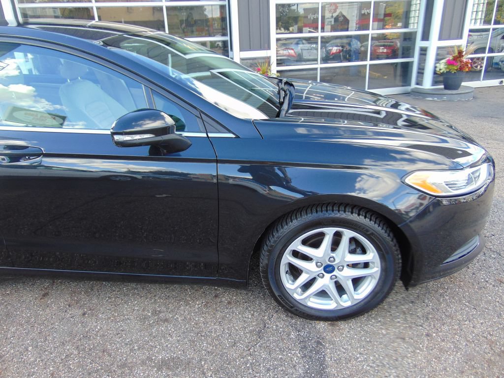 Used 2015 Ford Fusion SE FWD image 11