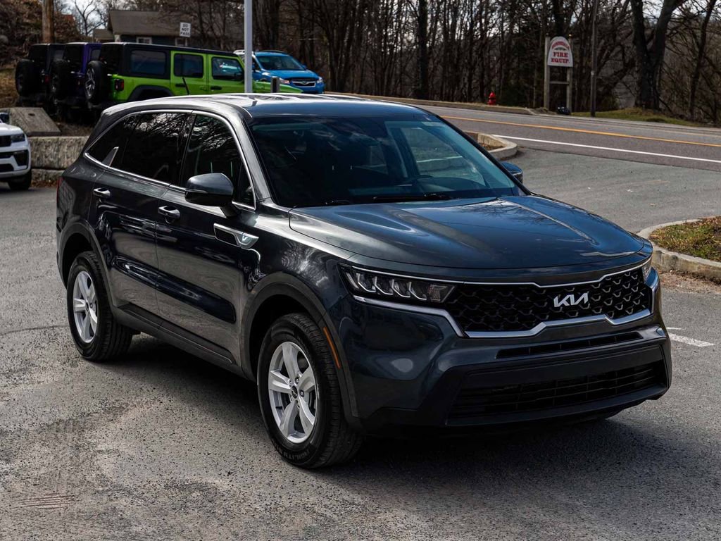 Used 2022 Kia Sorento LX AWD/4WD image 3