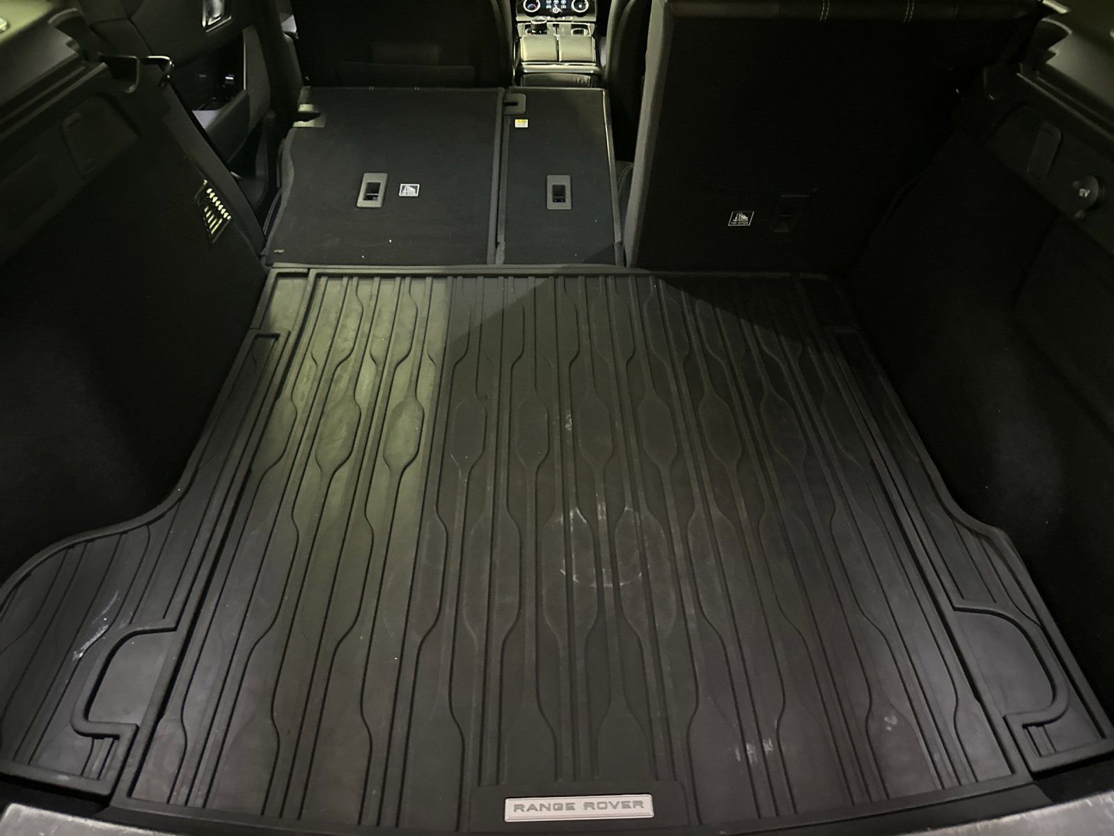 Used 2020 Land Rover Range Rover Velar S image 19