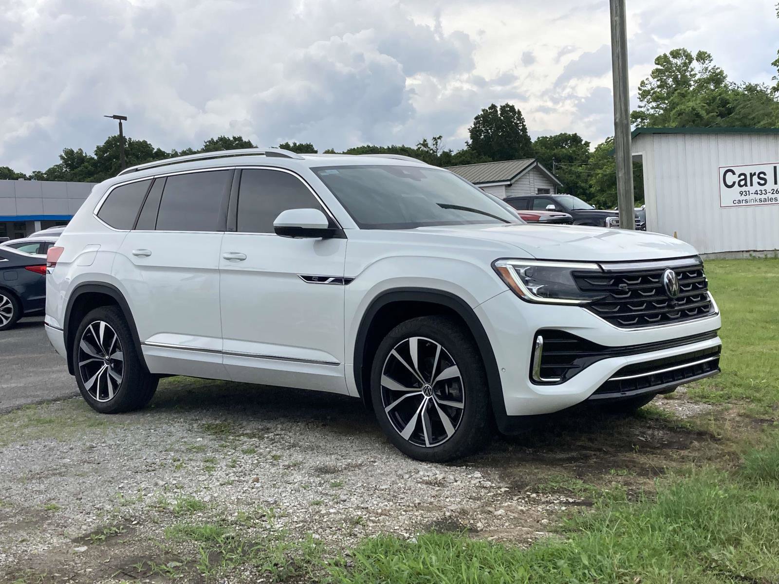 Used 2024 Volkswagen Atlas SEL Premium R-Line image 1