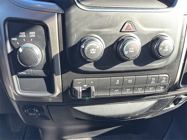 Used 2018 RAM 3500 SLT w/ Luxury Group image 32