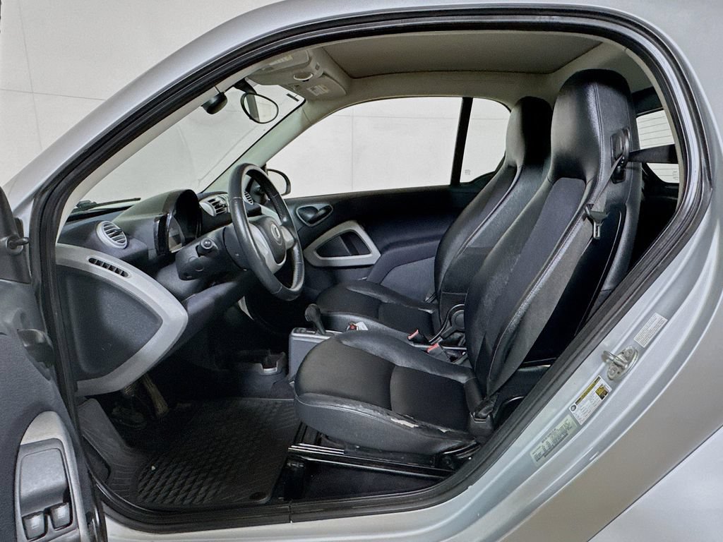 Used 2014 smart fortwo pure RWD image 17