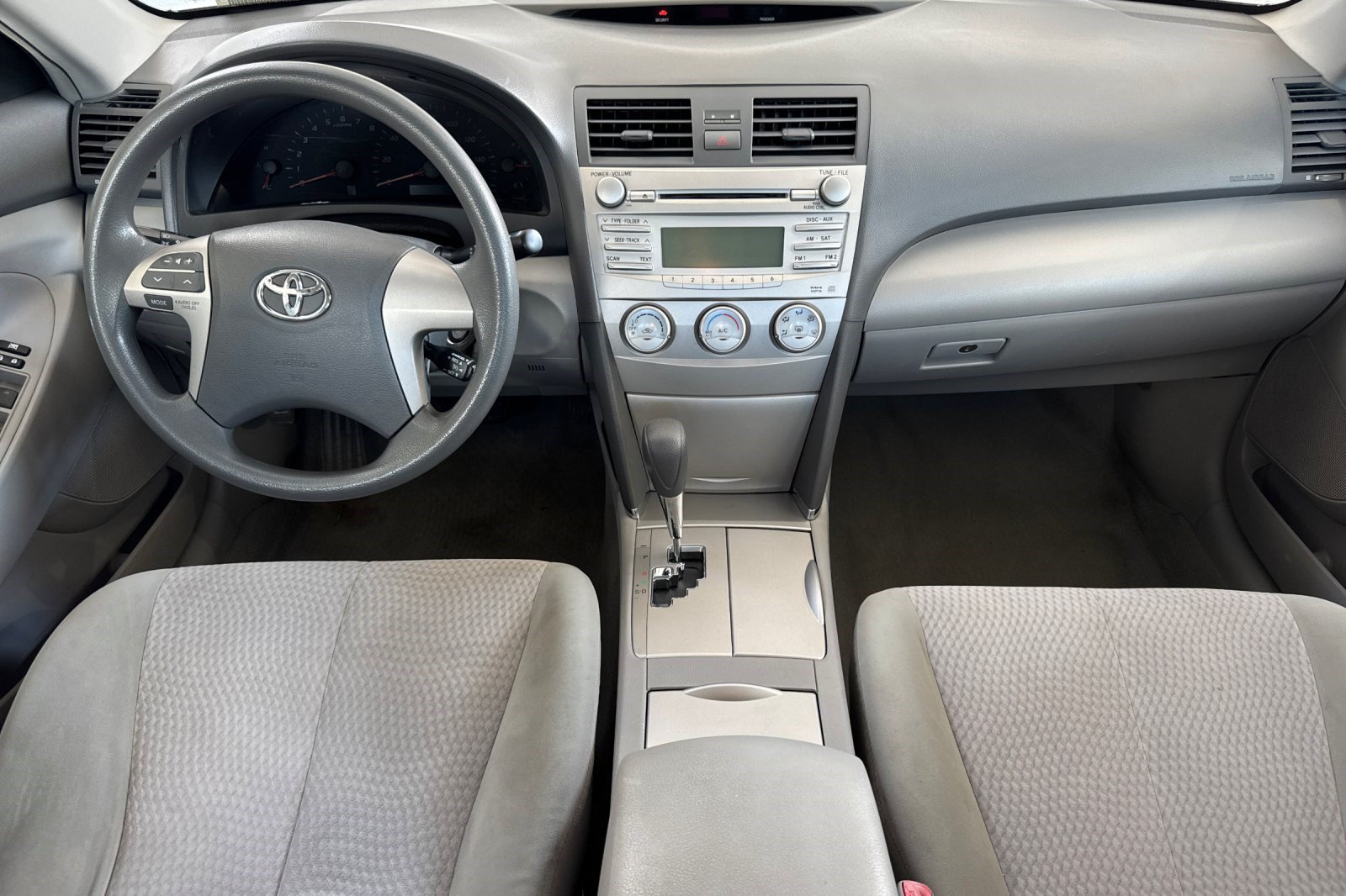 Used 2010 Toyota Camry LE FWD image 17