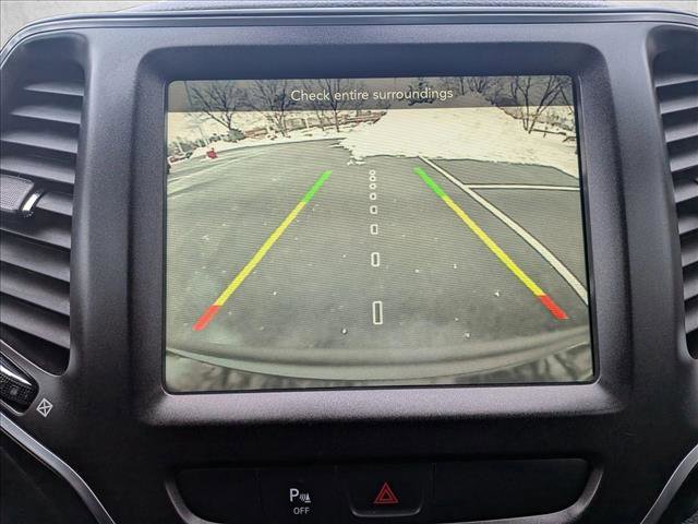 Used 2019 Jeep Cherokee Trailhawk w/ Cold Weather Group image 13