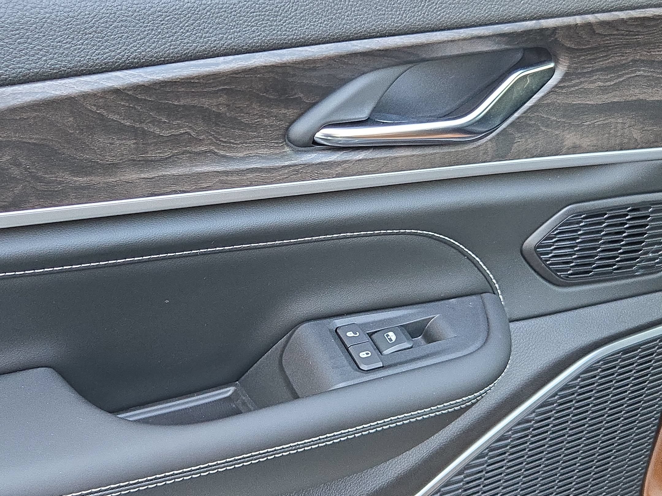 New 2027 Jeep Grand Cherokee Limited AWD/4WD image 30
