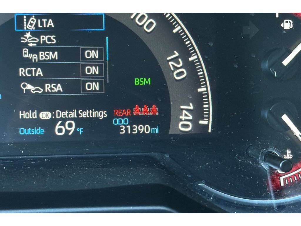 Used 2025 Toyota RAV4 XLE FWD image 29