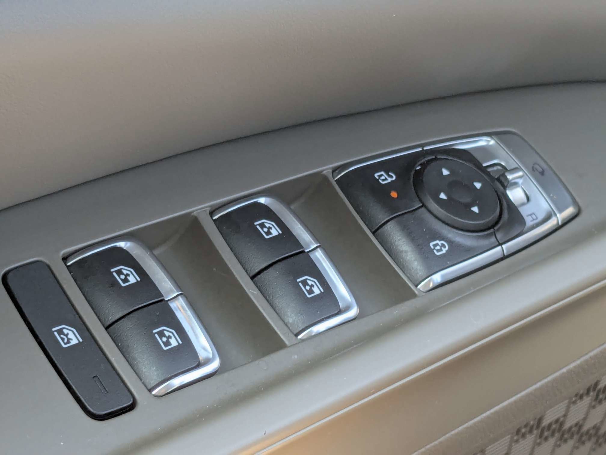 Certified 2026 Kia Carnival EX FWD image 34