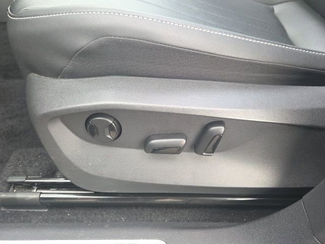 Used 2023 Volkswagen Tiguan SE R-Line image 28