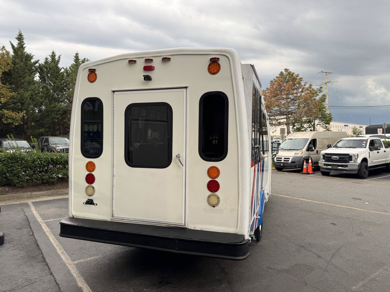 Used 2012 Ford E-350 and Econoline 350 Super Duty w/ Shuttle Bus Prep Pkg RWD image 6