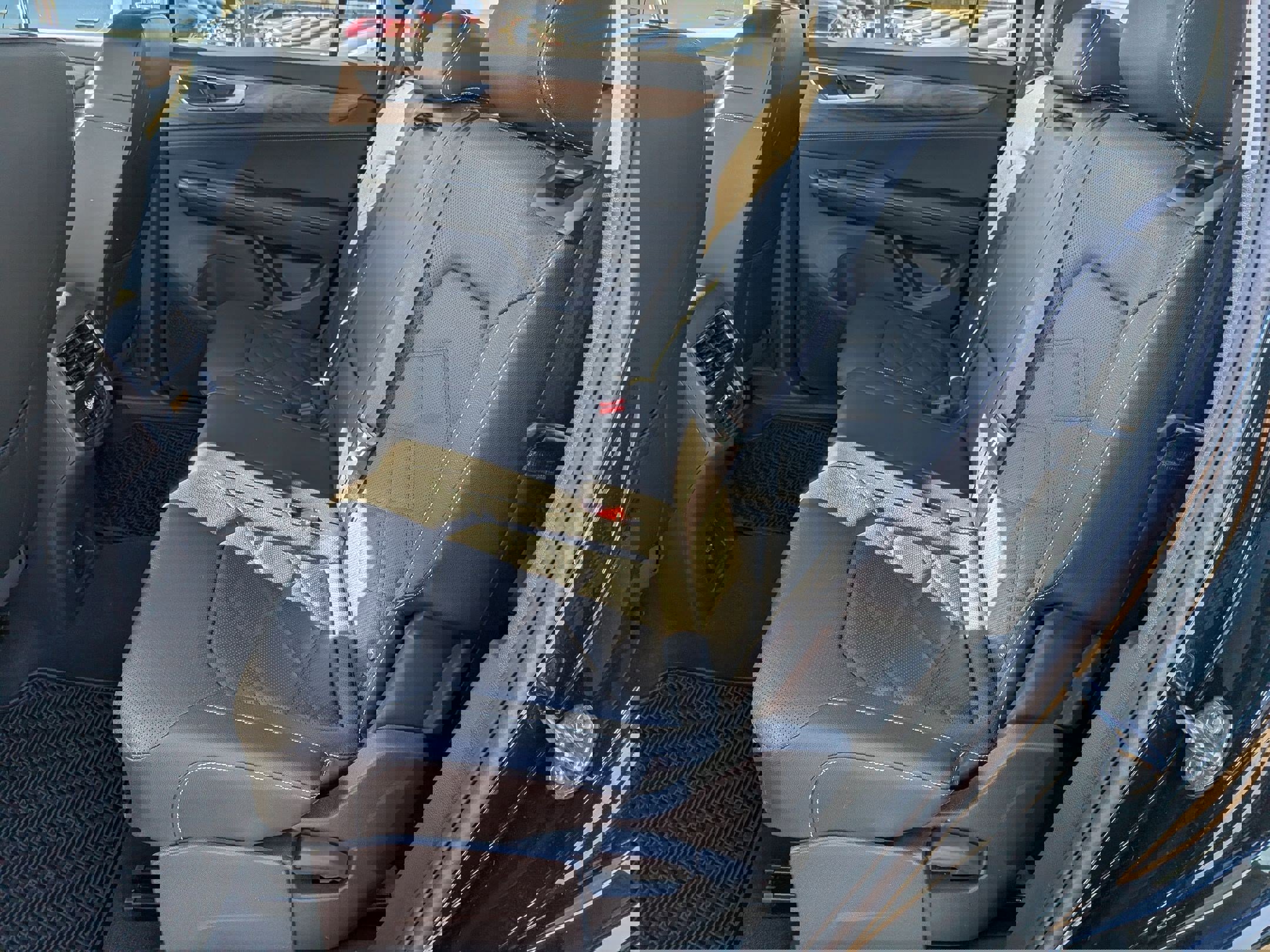 Used 2025 Volkswagen Atlas SE image 29