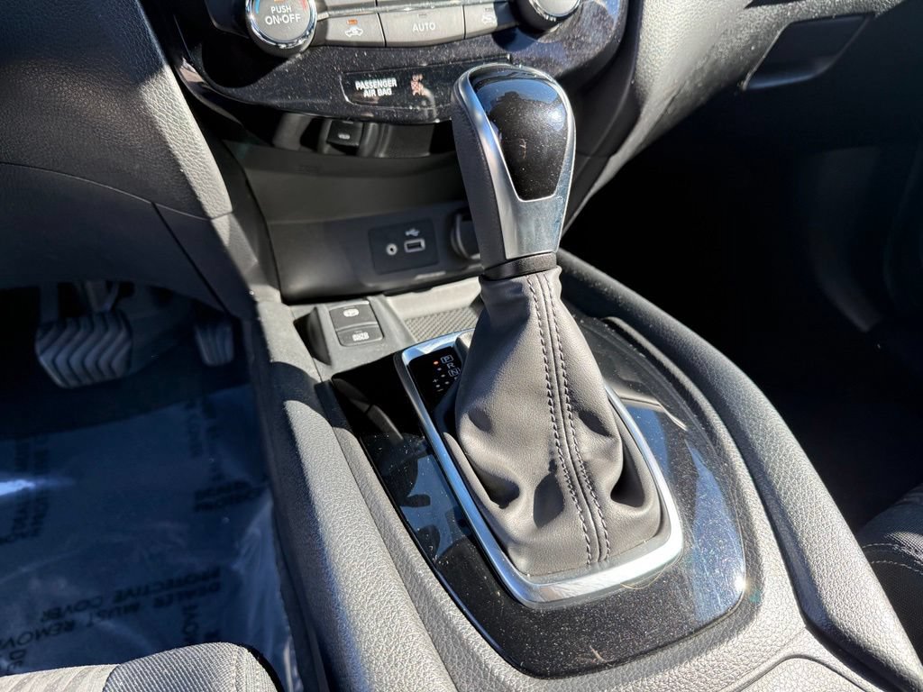 Used 2019 Nissan Rogue SV w/ Premium Package AWD/4WD image 14