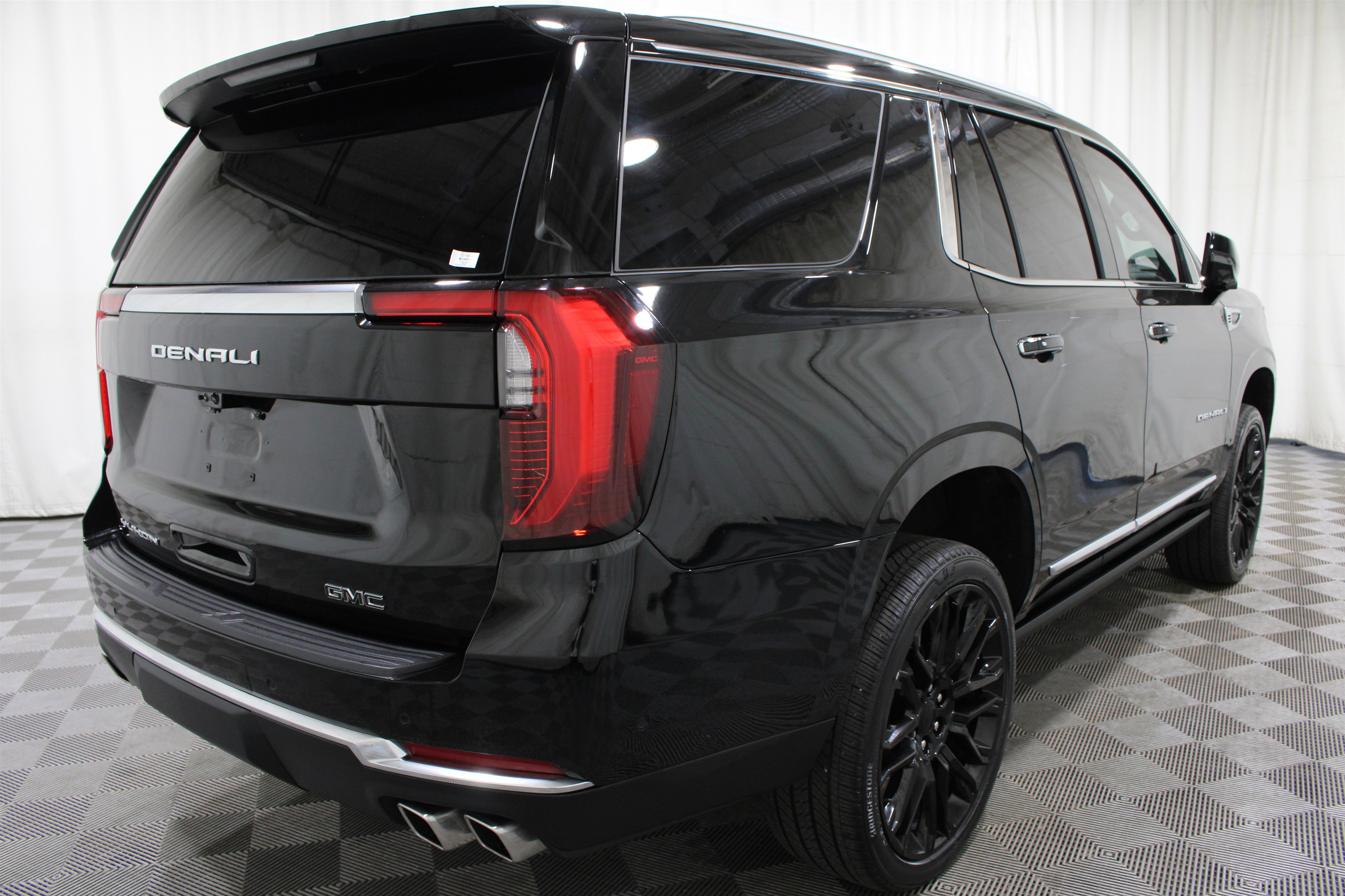 Used 2025 GMC Yukon Denali w/ Denali Reserve Package image 34