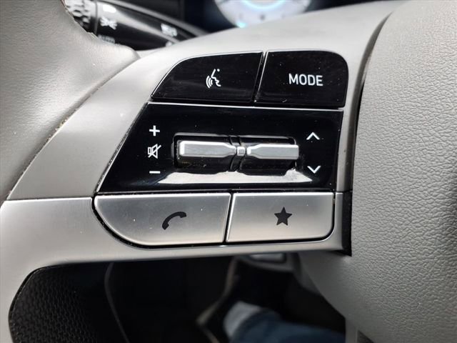 Used 2025 Hyundai Elantra SEL image 24