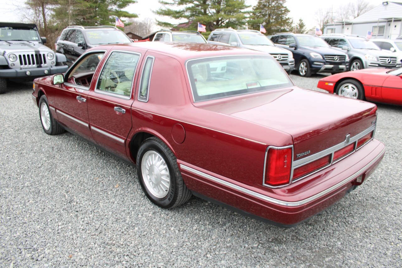Used 1996 Lincoln Town Car Signature image 9