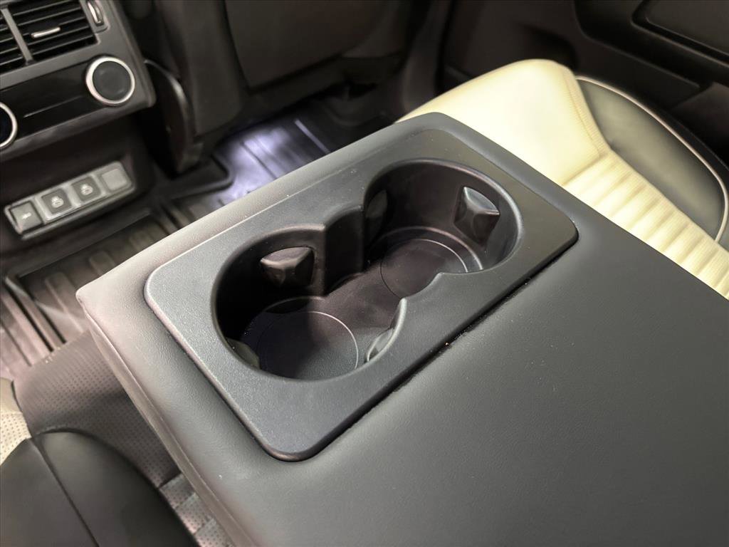 Used 2023 Land Rover Discovery Metropolitan Edition image 26