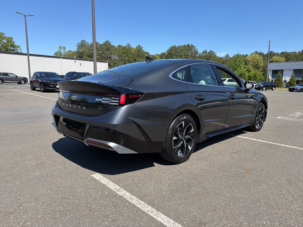 Used 2025 Hyundai Sonata SEL FWD image 5