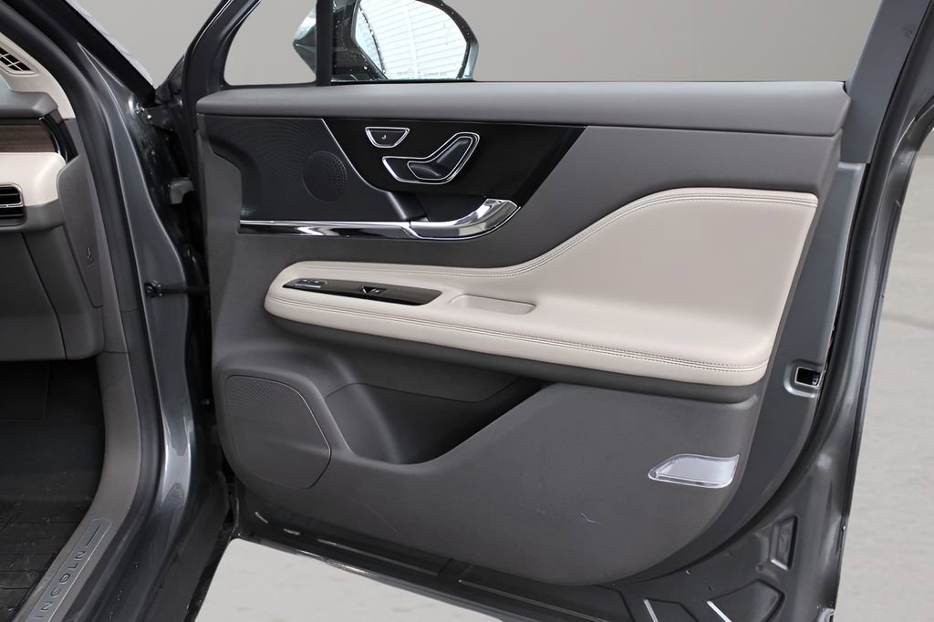 Used 2024 Lincoln Corsair Reserve w/ Equipment Group 201A image 16