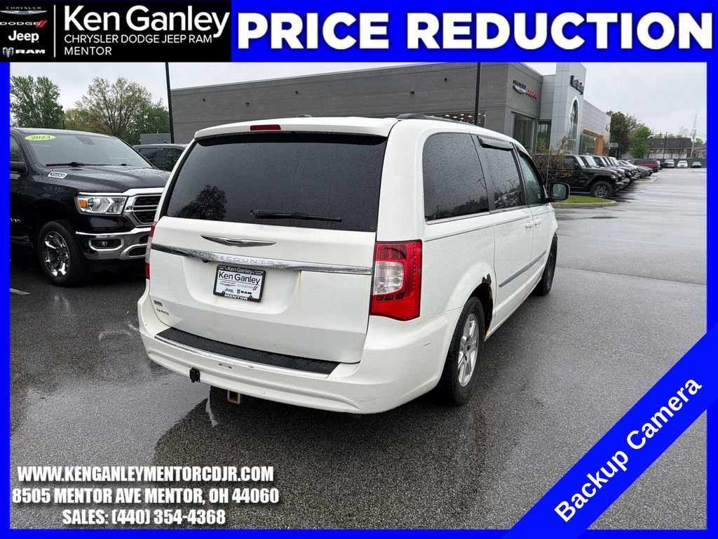 Used 2011 Chrysler Town & Country Touring FWD image 9