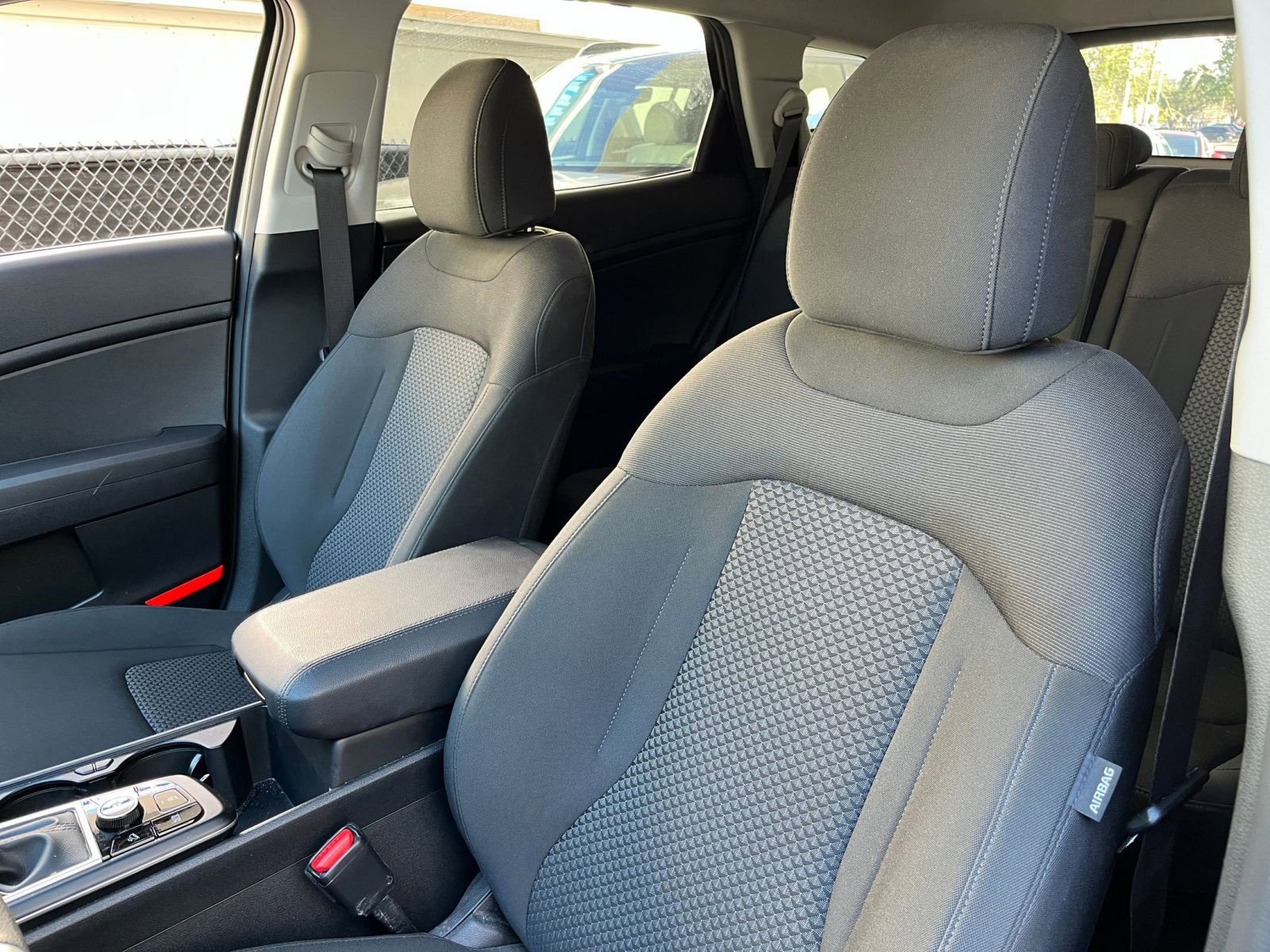 Used 2025 Kia Sportage LX image 36