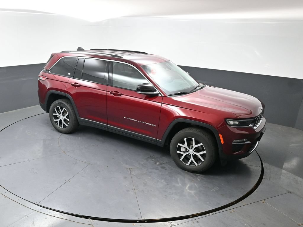 Used 2024 Jeep Grand Cherokee Limited AWD/4WD image 15
