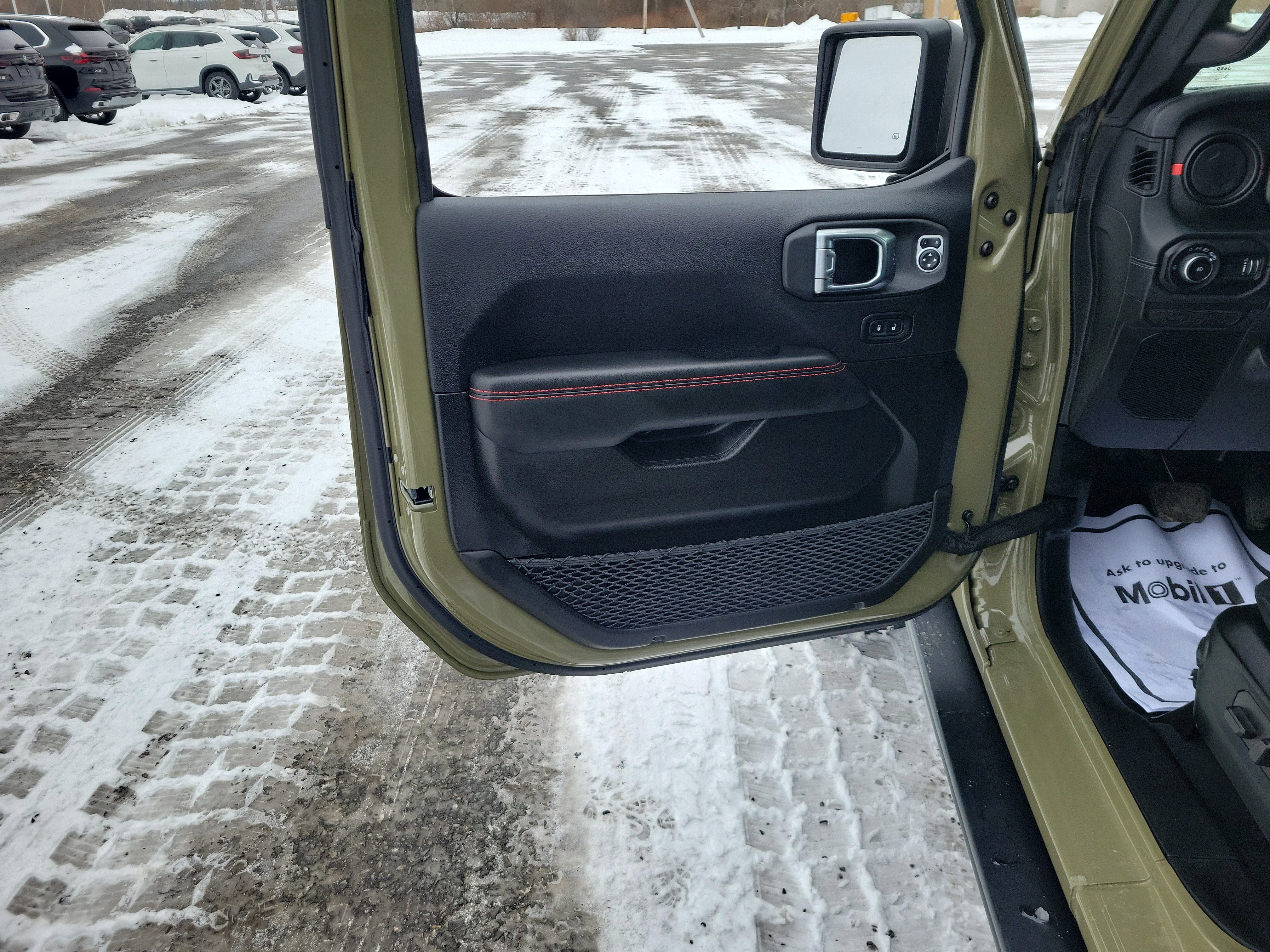 Used 2025 Jeep Wrangler Unlimited Rubicon w/ Convenience Group image 15