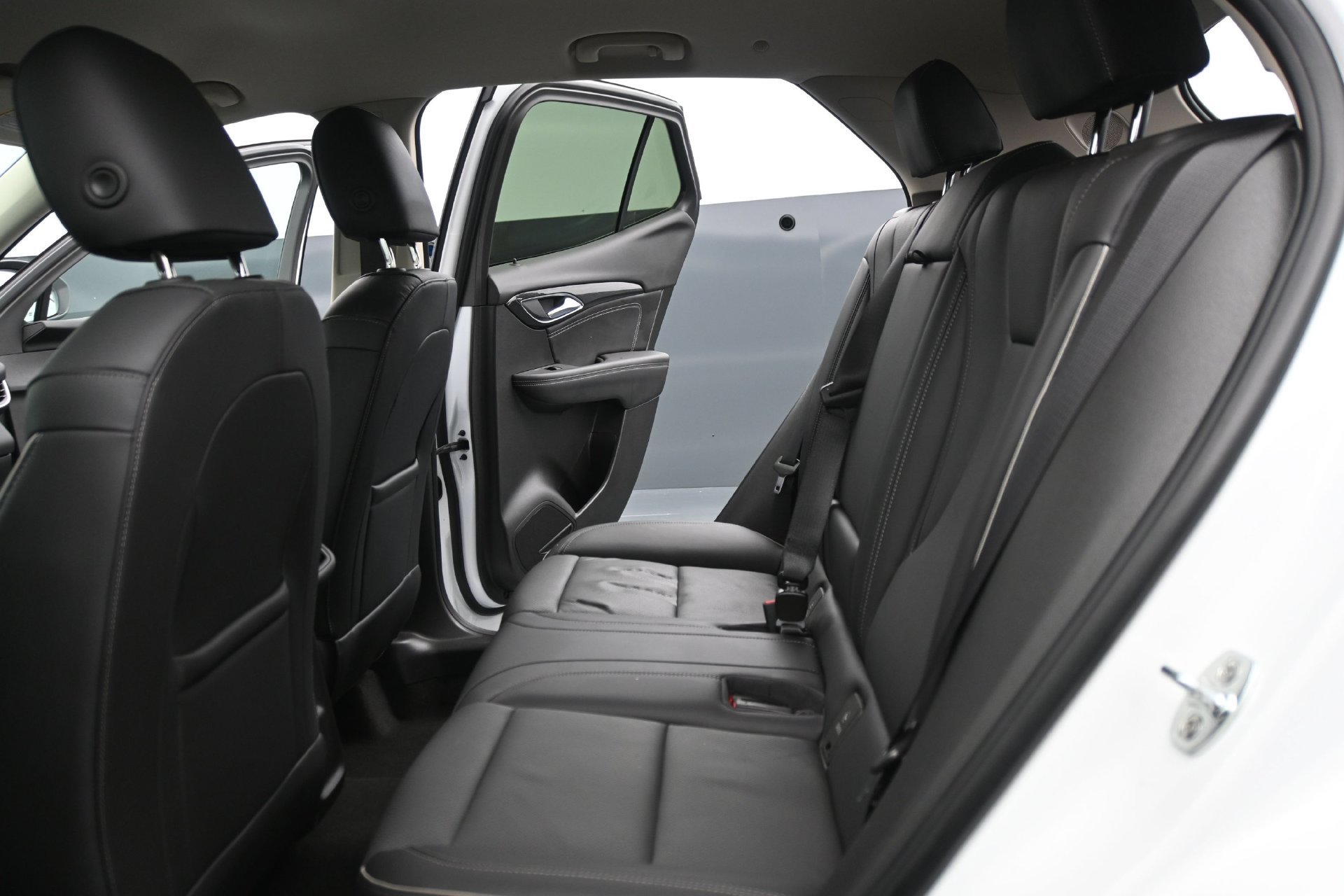 Used 2023 Buick Envision Essence AWD/4WD image 17