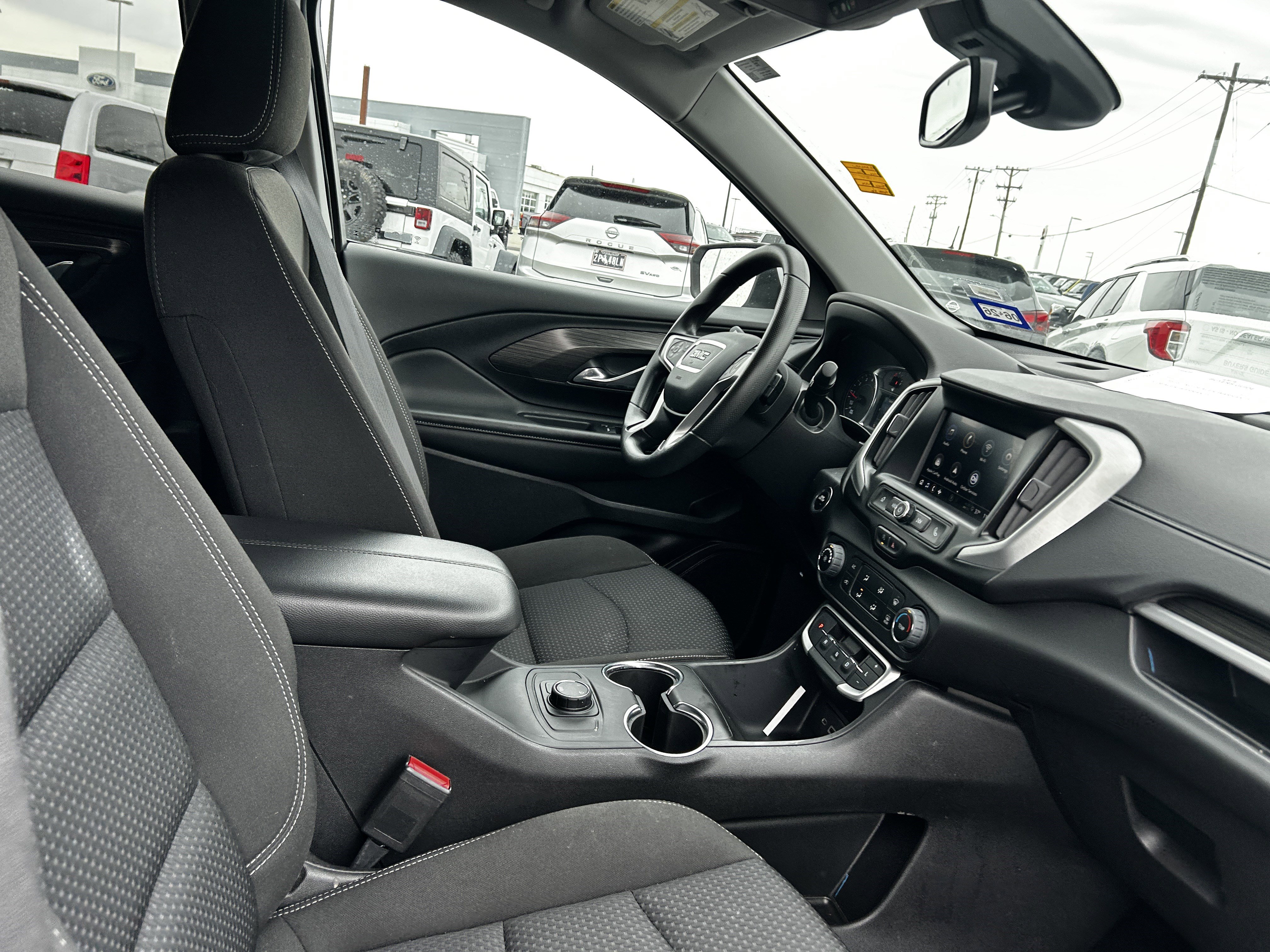 Used 2024 GMC Terrain SLE image 13