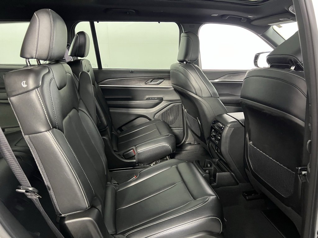 Certified 2024 Jeep Grand Cherokee L Limited w/ Luxury Tech Group II image 31
