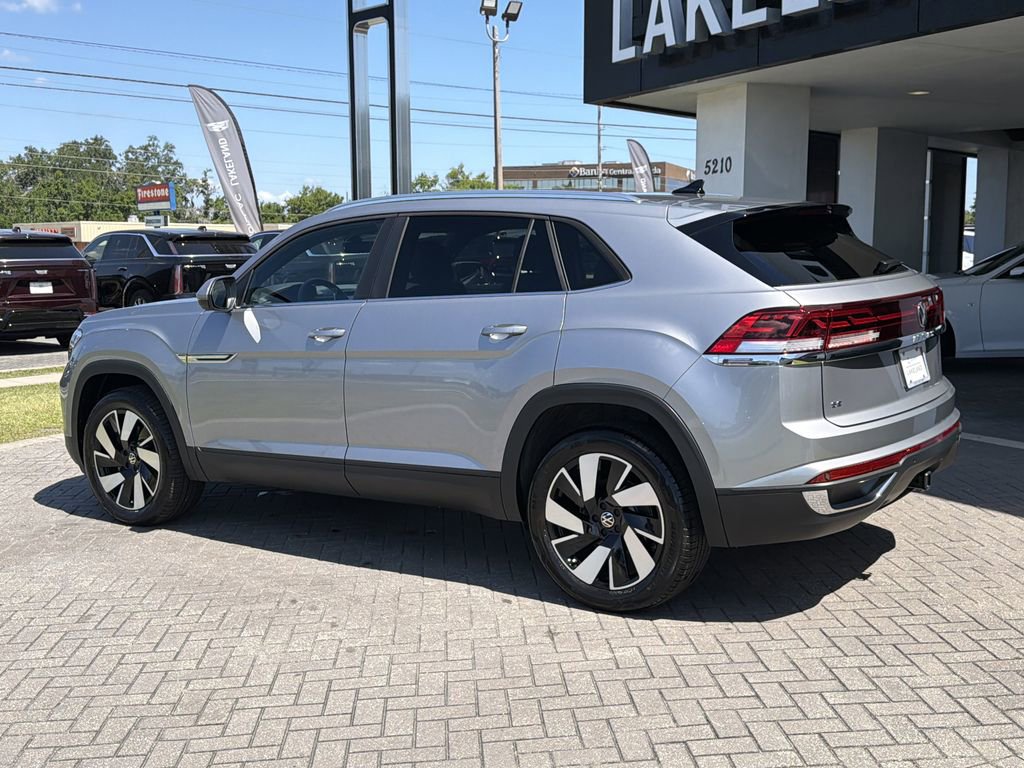 Used 2025 Volkswagen Atlas Cross Sport SE FWD image 4