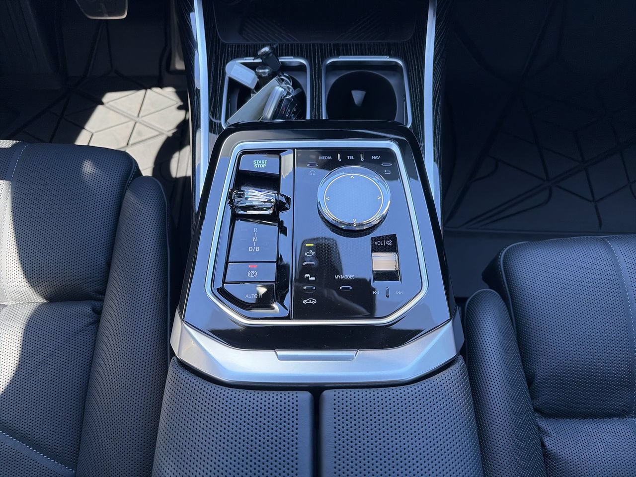 Used 2025 BMW i7 eDrive50 w/ Executive Package RWD image 28