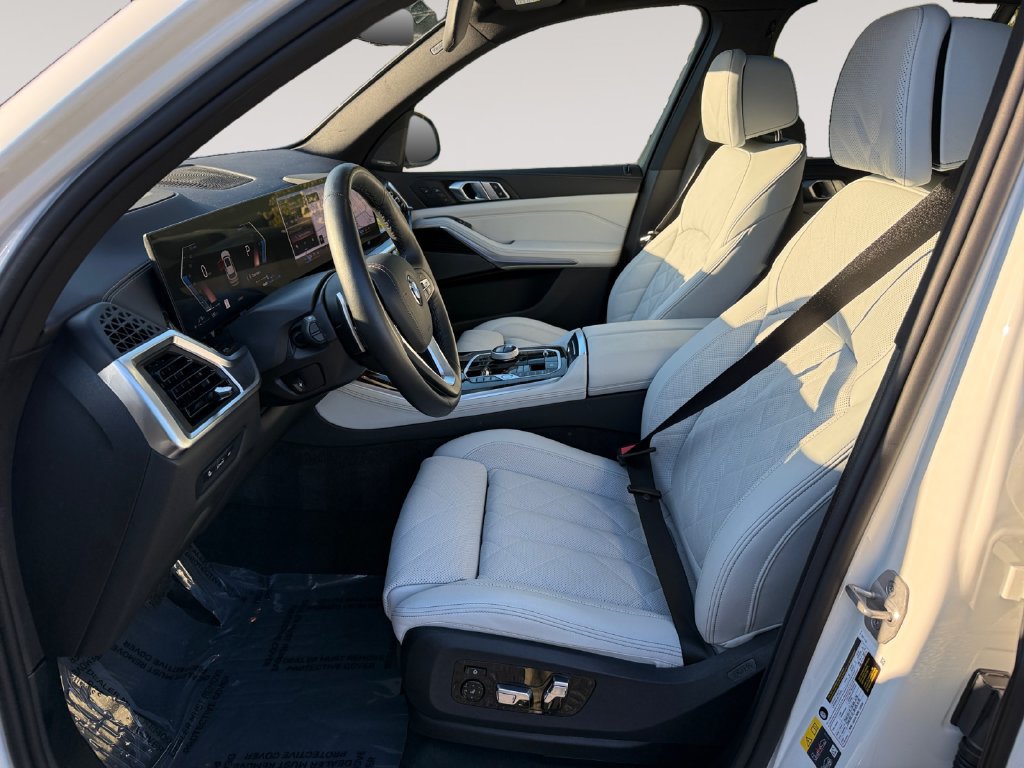Certified 2026 BMW X5 xDrive50e w/ Executive Package AWD/4WD image 9