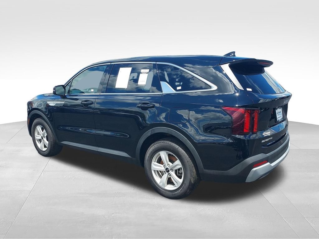 Used 2026 Kia Sorento LX FWD image 3