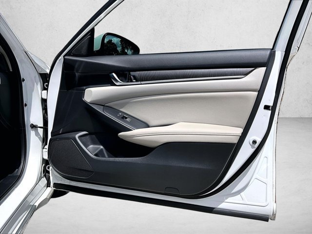 Used 2018 Honda Accord EX image 19