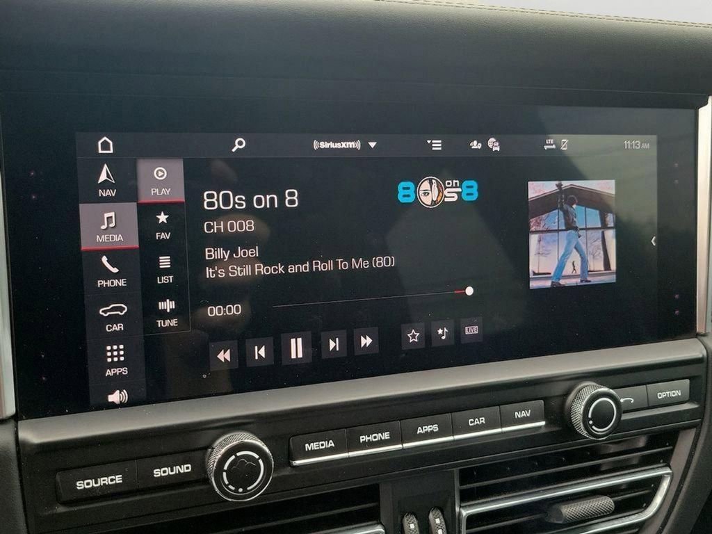 Used 2021 Porsche Macan Turbo image 15