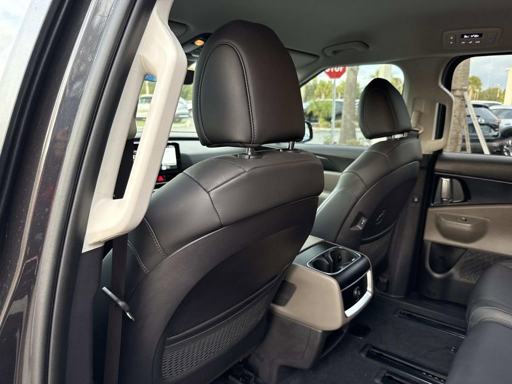 Used 2026 Kia Carnival image 13