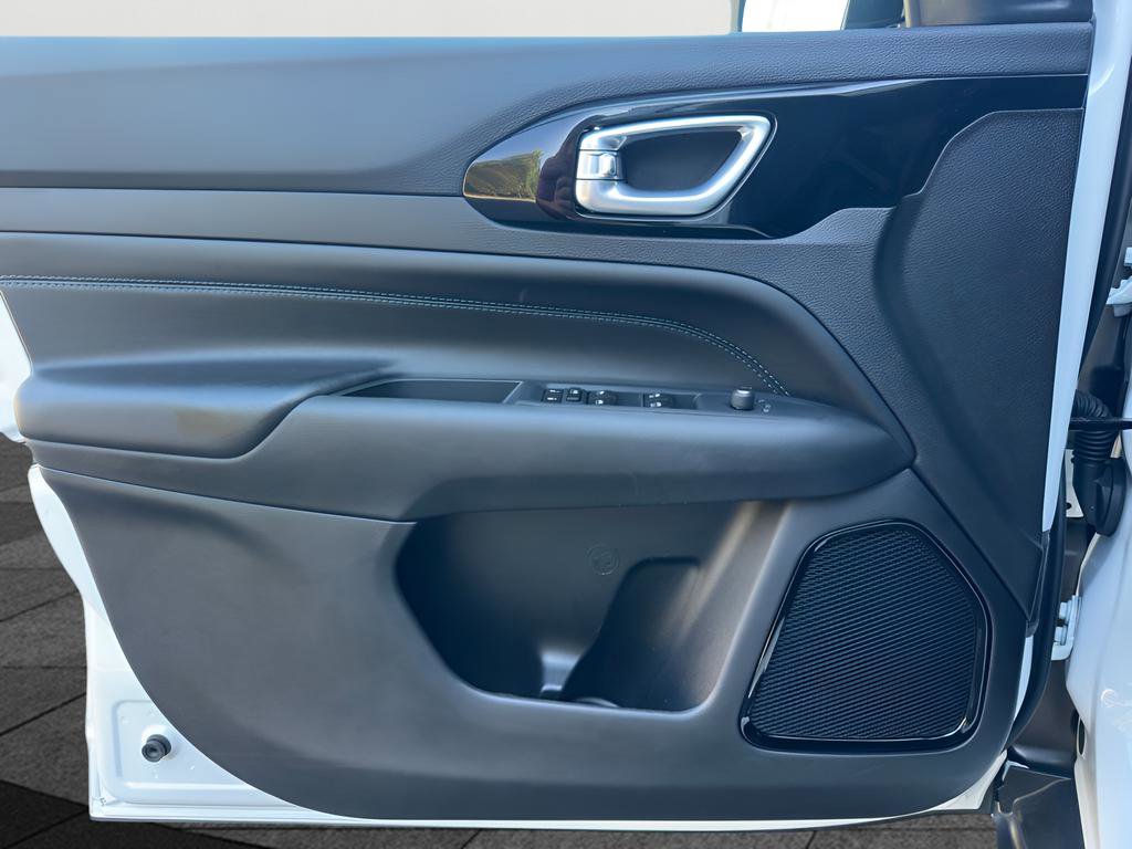 Used 2025 Jeep Compass Latitude w/ Convenience Group image 27