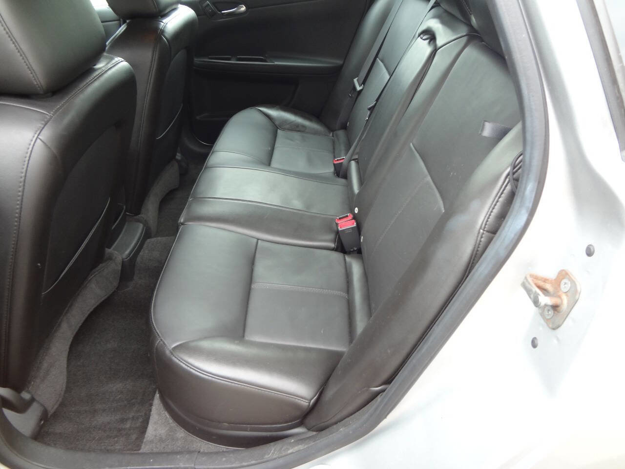 Used 2009 Chevrolet Impala LT w/ Luxury Edition Package image 9