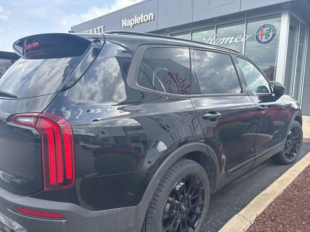 Used 2022 Kia Telluride EX w/ EX Premium Package image 3