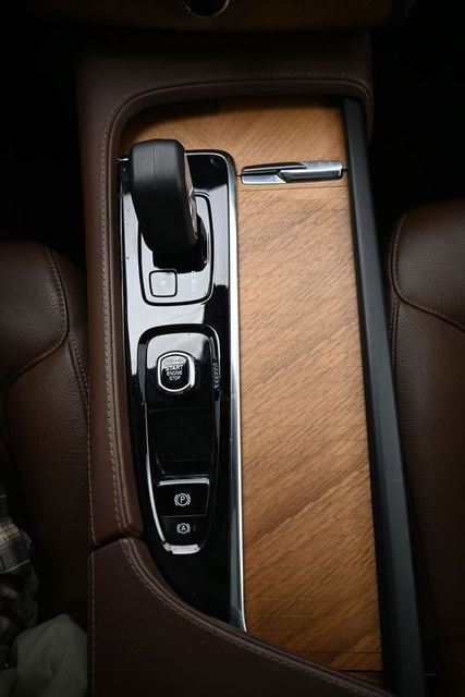 Used 2023 Volvo XC90 T8 Plus image 10