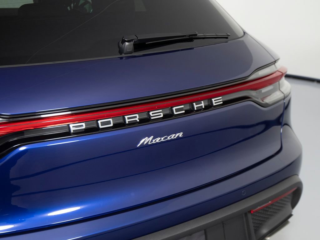 Certified 2025 Porsche Macan image 37