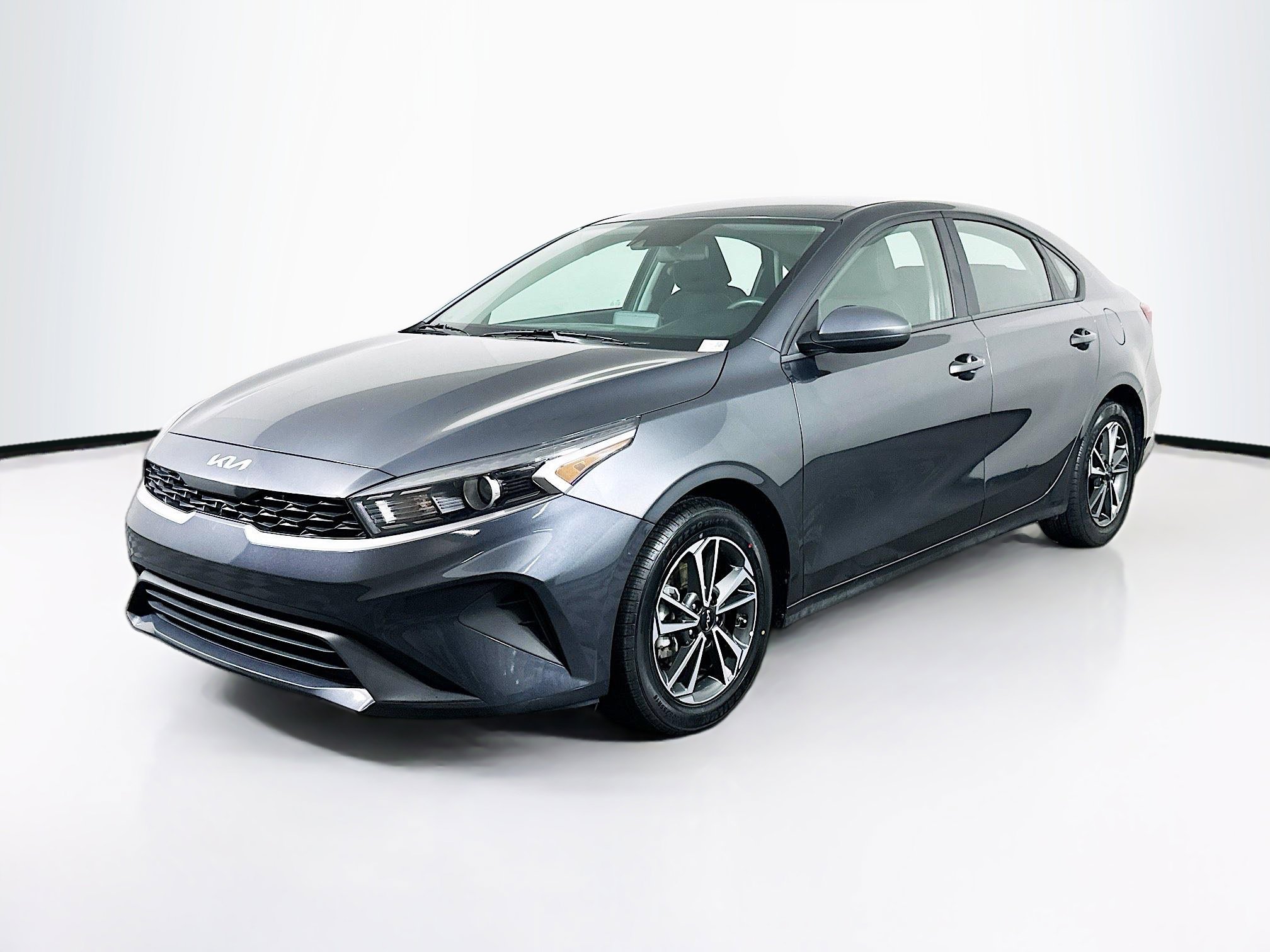 Used 2024 Kia Forte LXS image 3
