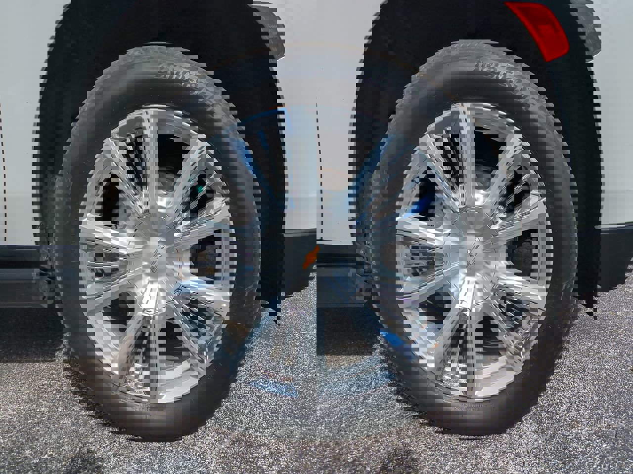 Used 2021 Chevrolet Suburban High Country w/ Premium Package image 11