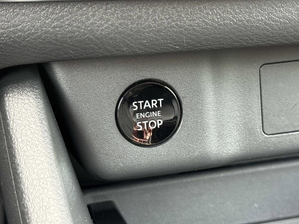 Used 2025 Nissan Rogue S AWD/4WD image 15