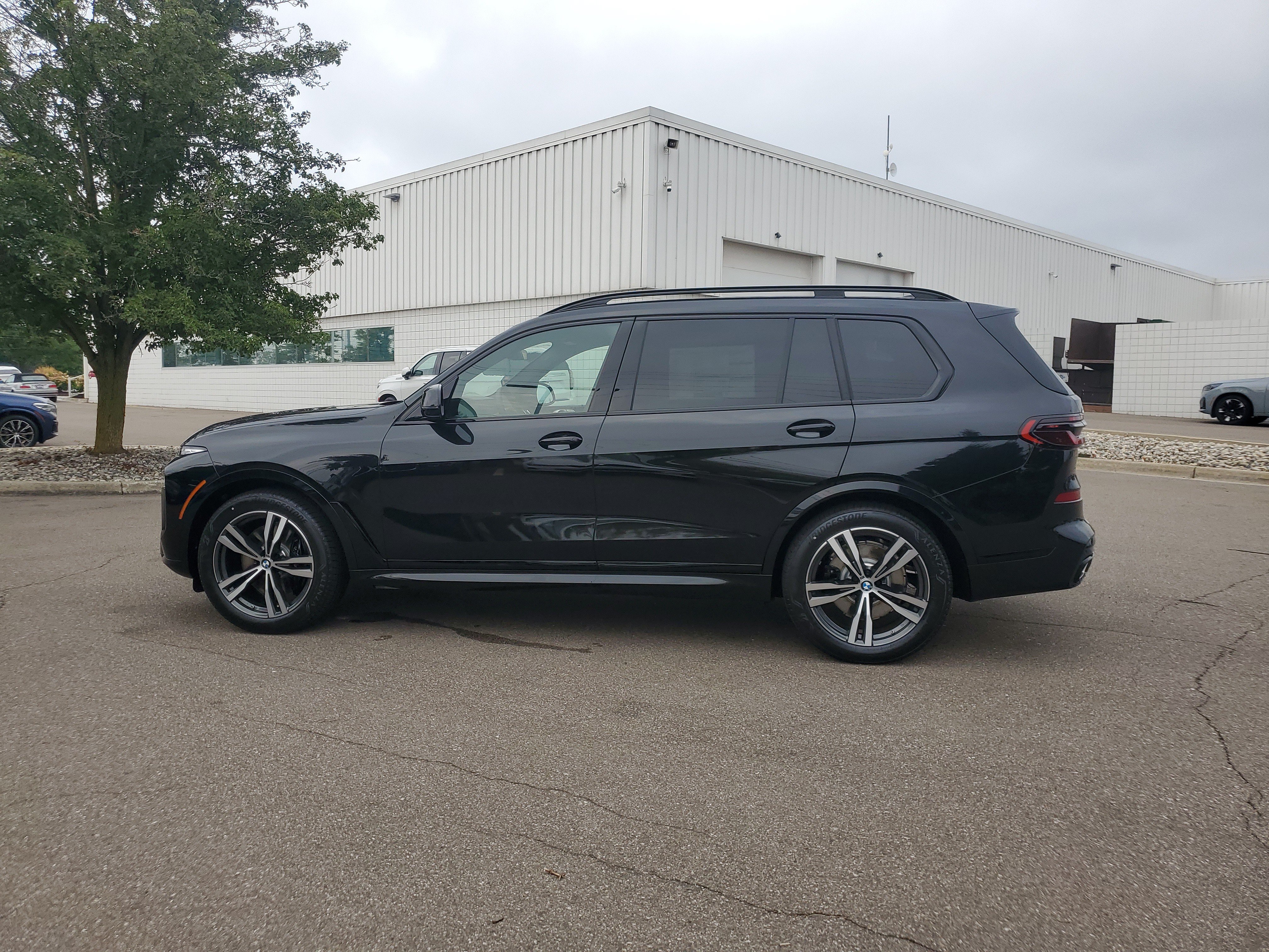 New 2027 BMW X7 xDrive40i w/ M Sport Package AWD/4WD video 2