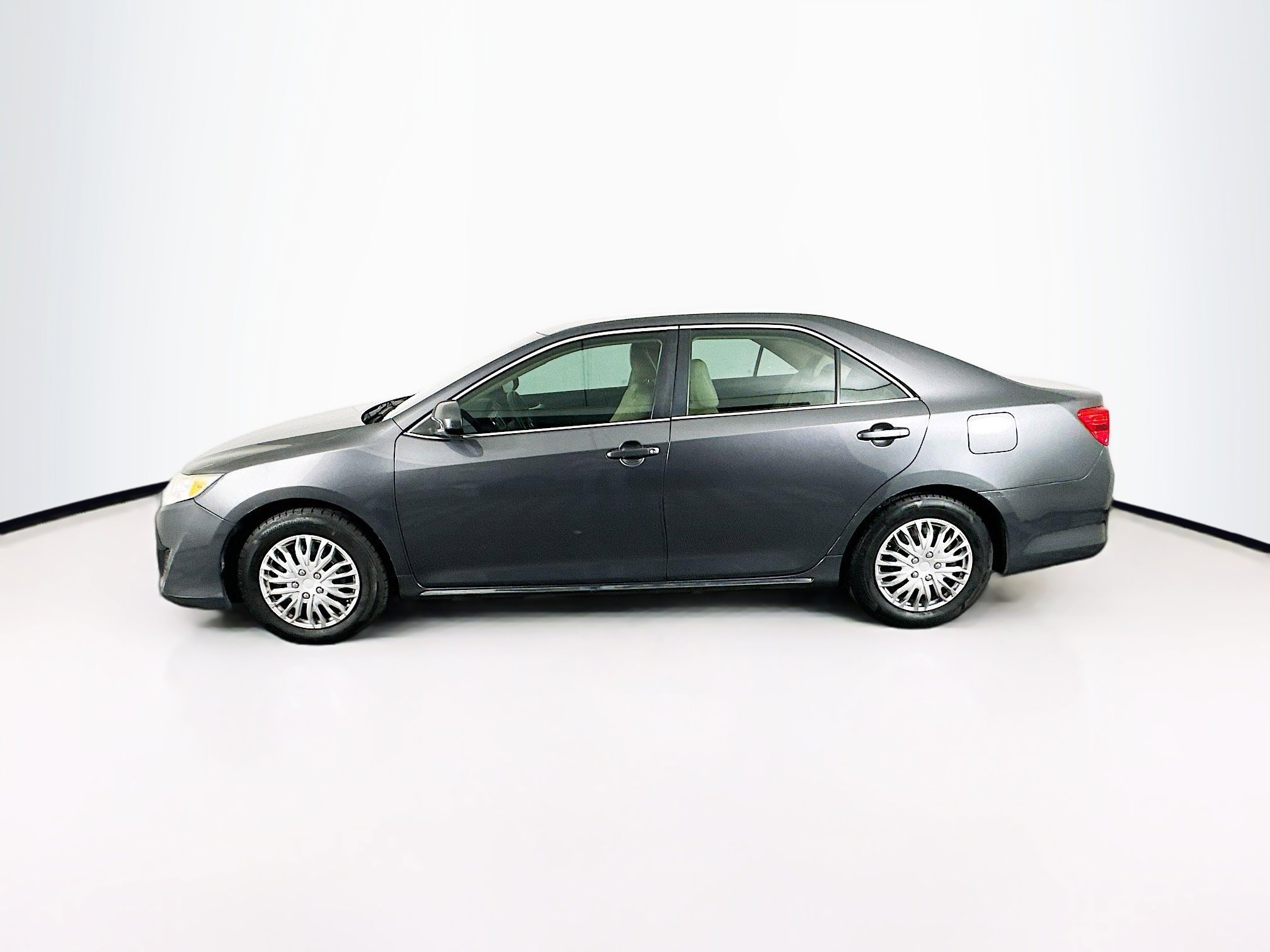 Used 2012 Toyota Camry LE image 4