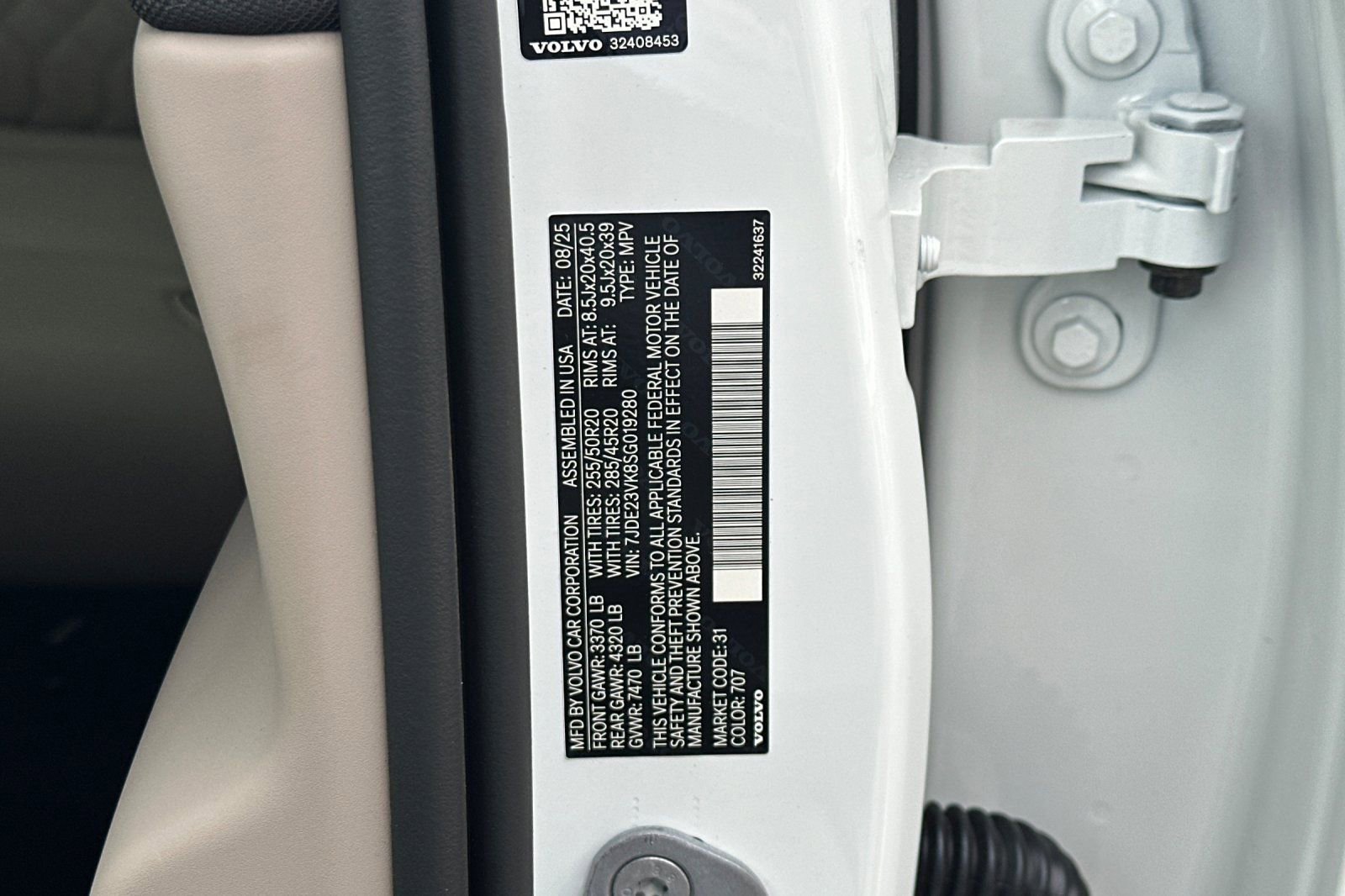 New 2025 Volvo EX90 Plus AWD/4WD image 28