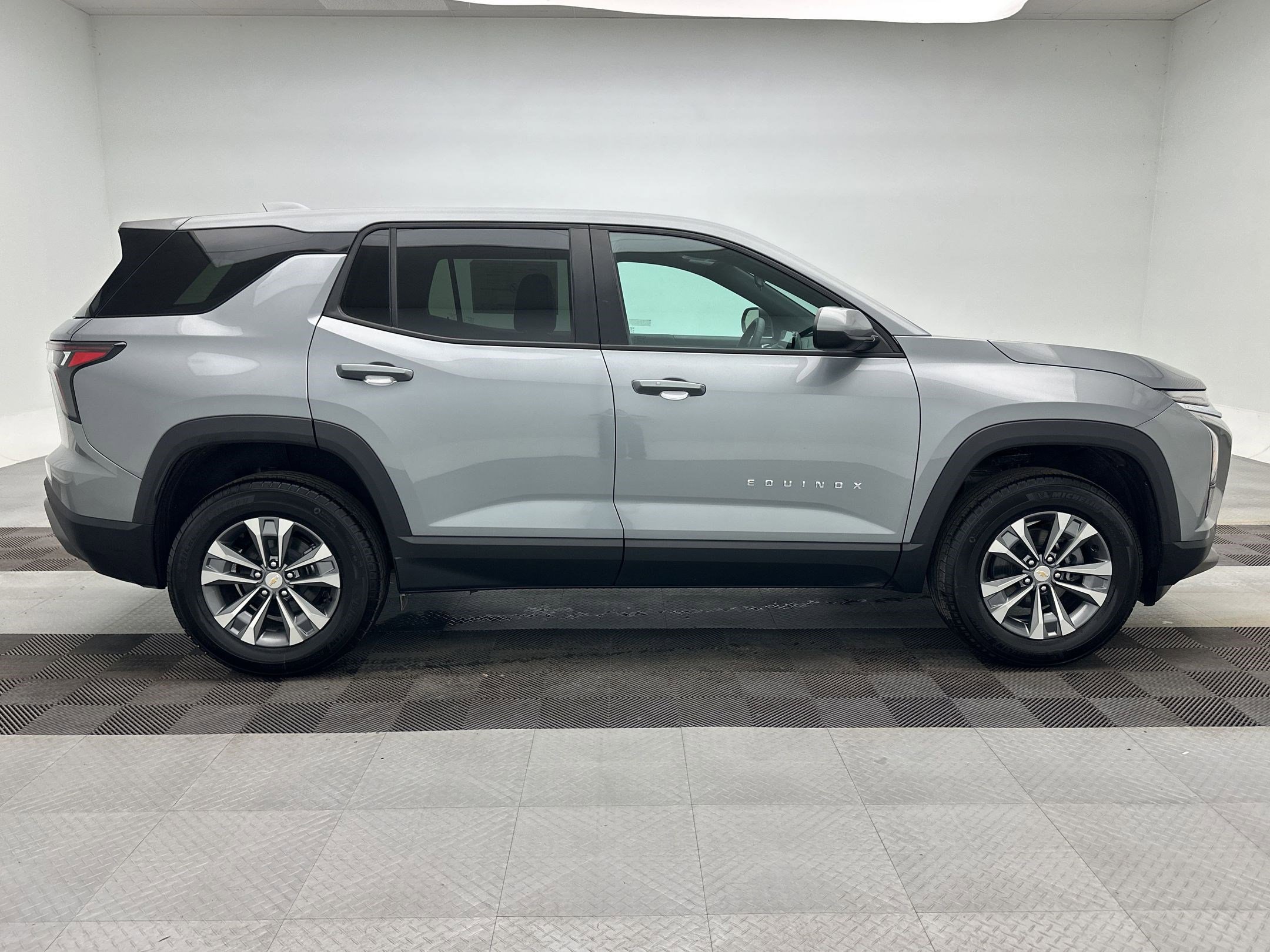 Used 2026 Chevrolet Equinox LT image 8